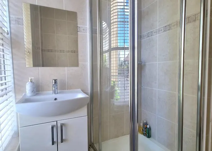 Entire By Centre & Harbourside *